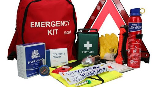 15 Items You Should Include In Your Car Emergency Kit
