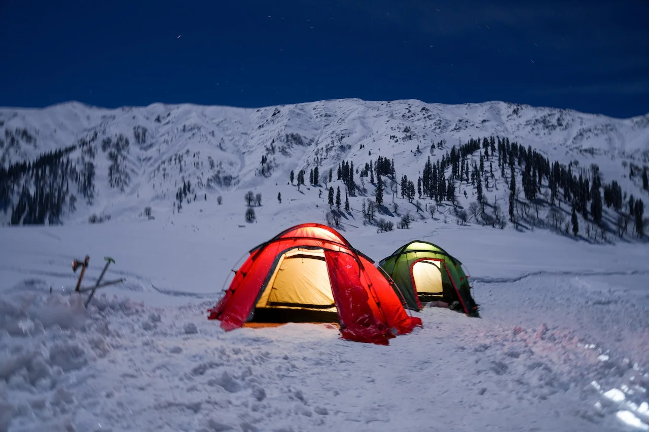 8 Things You Should Bring If Camping During the Winter
